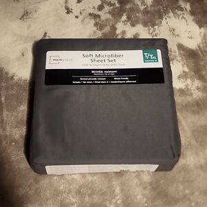 Mainstays soft microfiber sheet set. Size: Twin/Twin XL